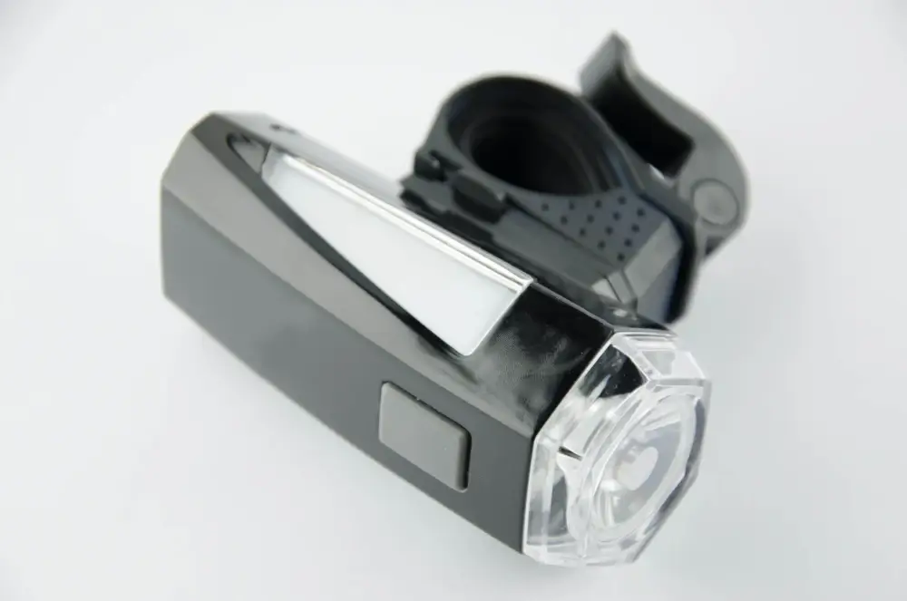 lampka rowerowa przednia na zasilanie bateryjne