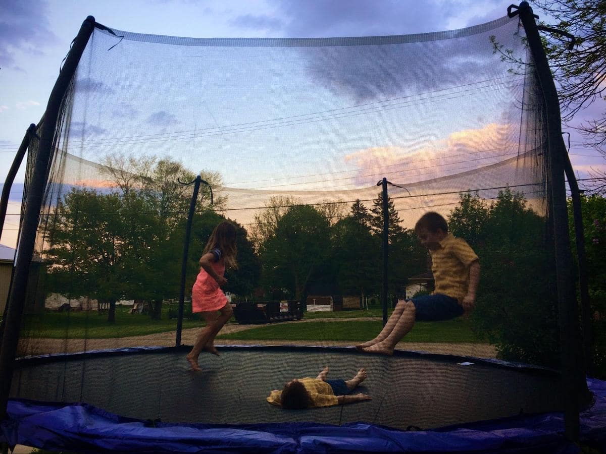 Jak złożyć trampolinę? Instrukcja krok po kroku